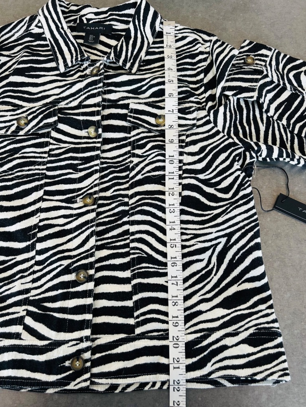 NWT Tahari Zebra Print Linen Blend Cropped Button-Up Jacket - Size Large - Picture 5 of 6